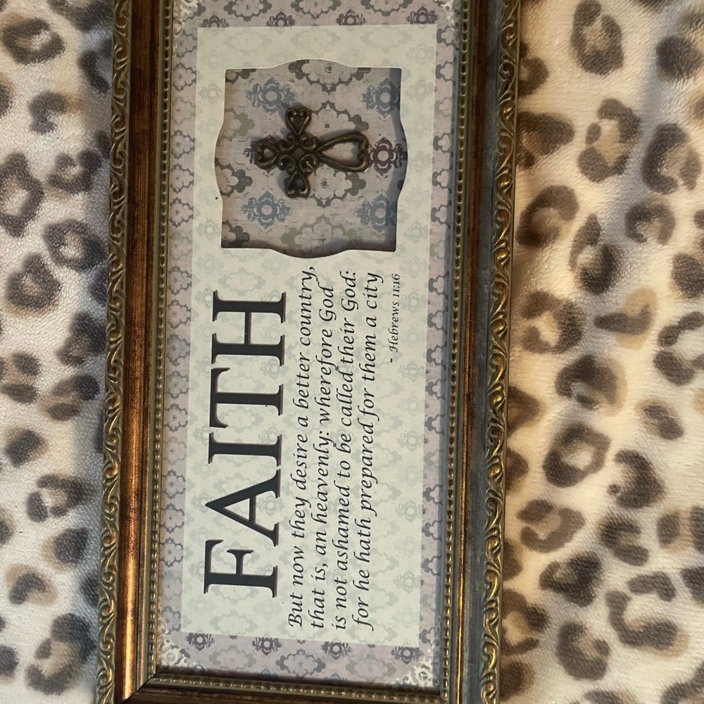 Decorative Faith Wall Art with Gold frame design
